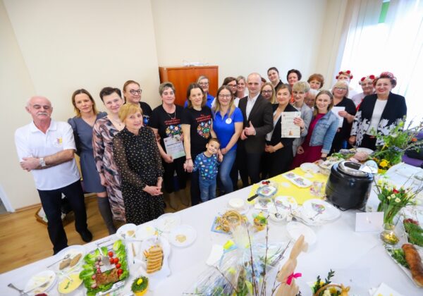 Zdjęcie pamiątkowe uczestników konkursu