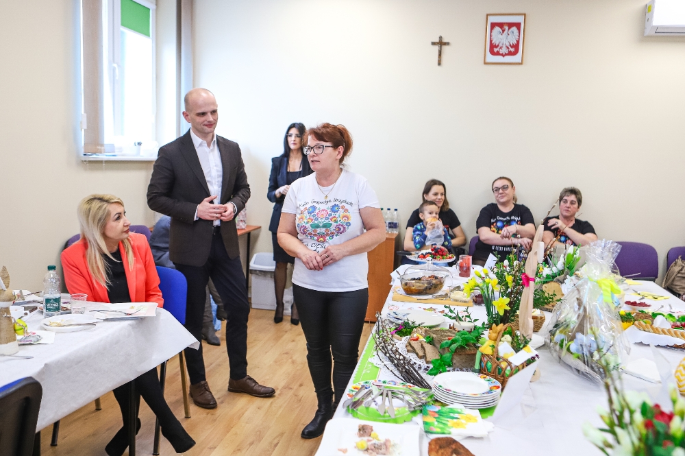 Wystąpienie jednej z członkini KGW w Cieślach