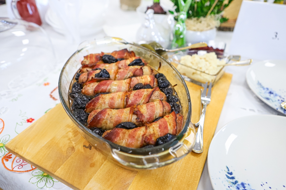 Roladki z boczkiem w naczyniu żaroodpornym