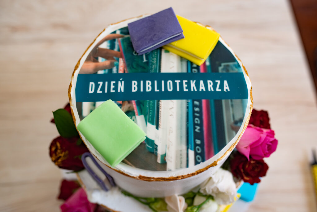 Tort z okazji Dnia Bibliotekarza