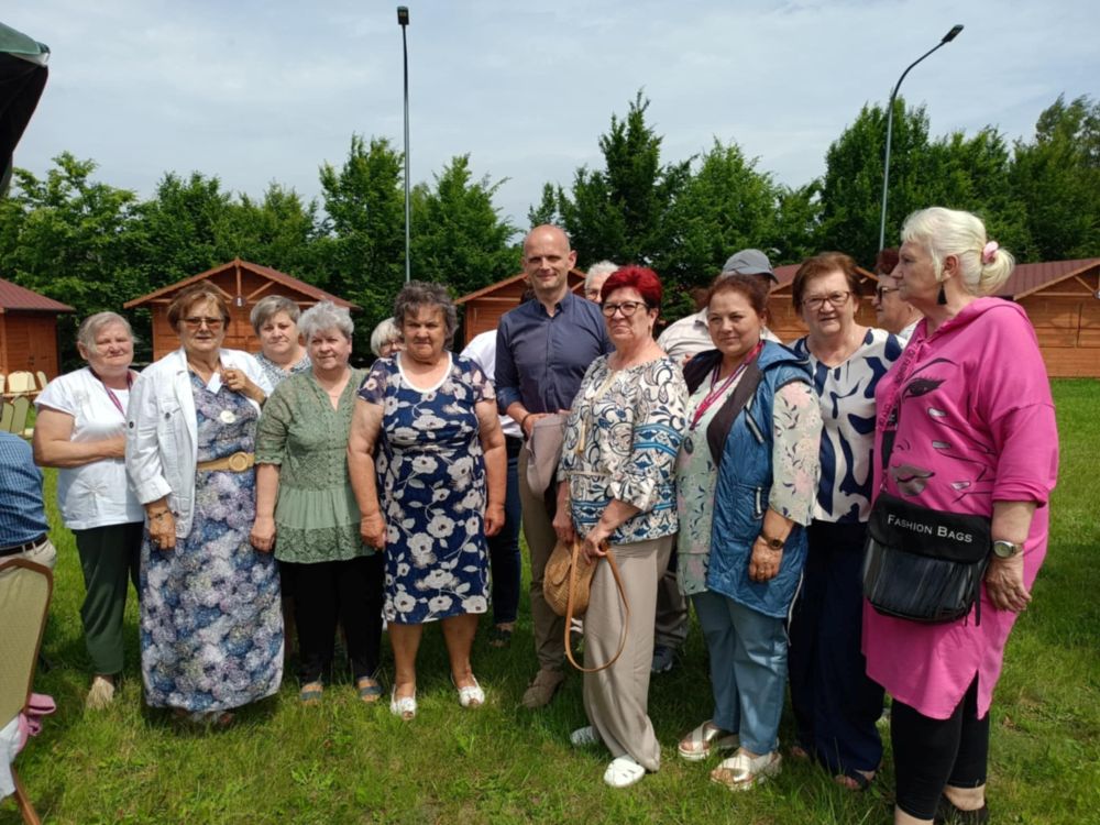 Seniorzy i Starosta Płocki Sylwester Ziemkiewicz