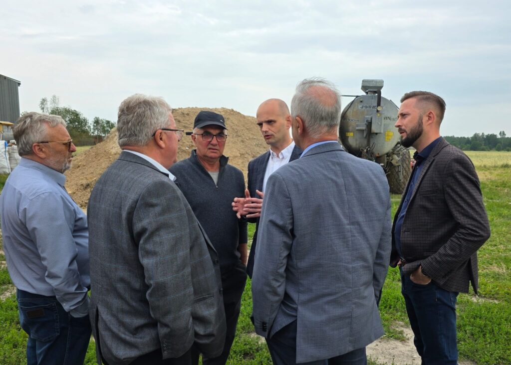 Pracują specjalne komisje, trwa szacowanie strat, rolnicy cały czas mogą składać wnioski o pomoc