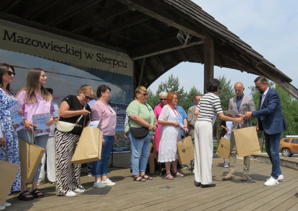 wręczanie dyplomów i upominków koordynatorom