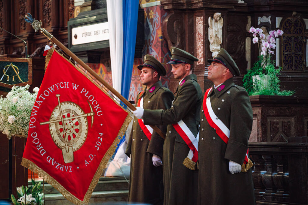 Poświęcenie sztandaru ZDP w Płocku odbyło się w płockiej katedrze
