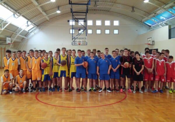 Zdjęcie grupowe uczestników finałów