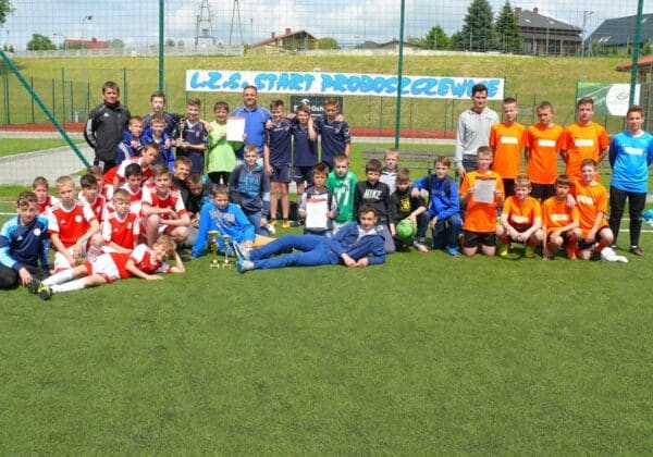 Zdjęcie pamiątkowe drużyn