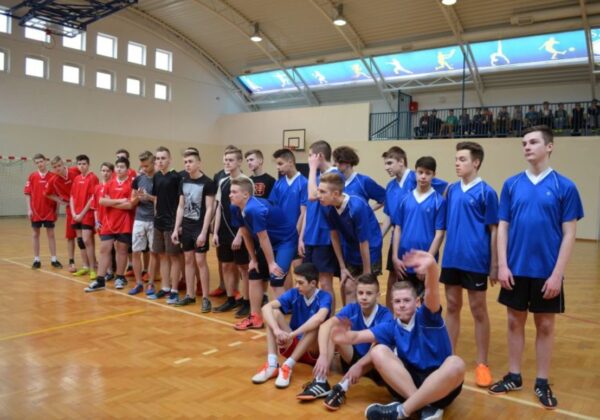 Siatkarskie finały w hali sportowej w Słupnie.