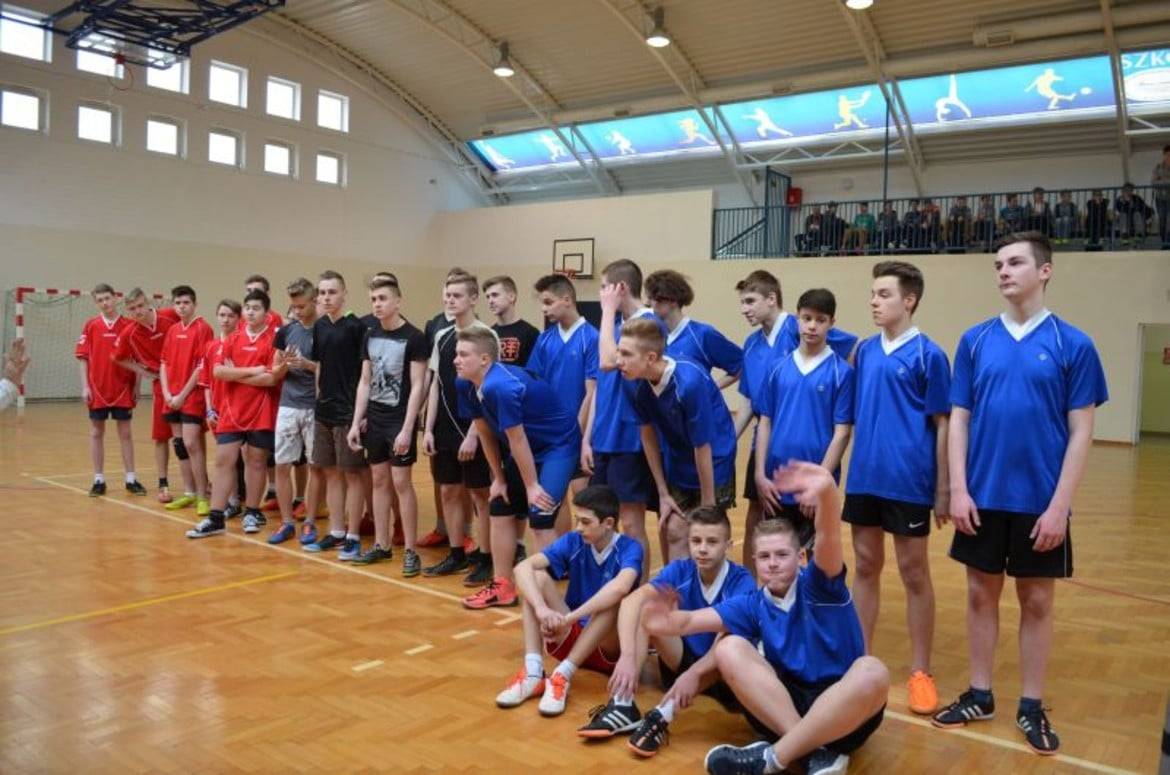 Siatkarskie finały w hali sportowej w Słupnie.