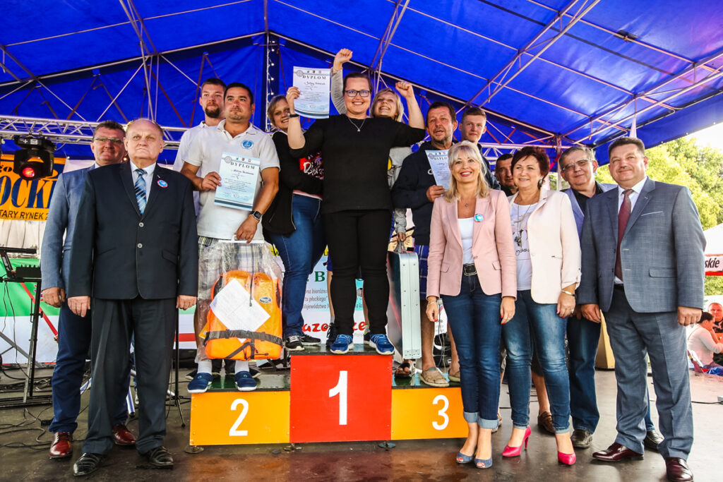 Zdjęcie z nagrodzonymi podczas wydarzenia