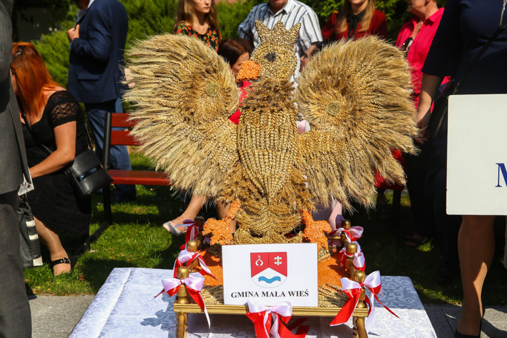 Wieniec gminy Mała Wieś w kształcie orła
