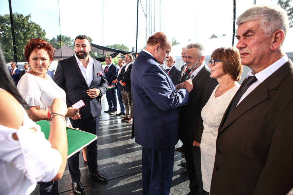 Wręczenie odznaczeń przez władze powiatu