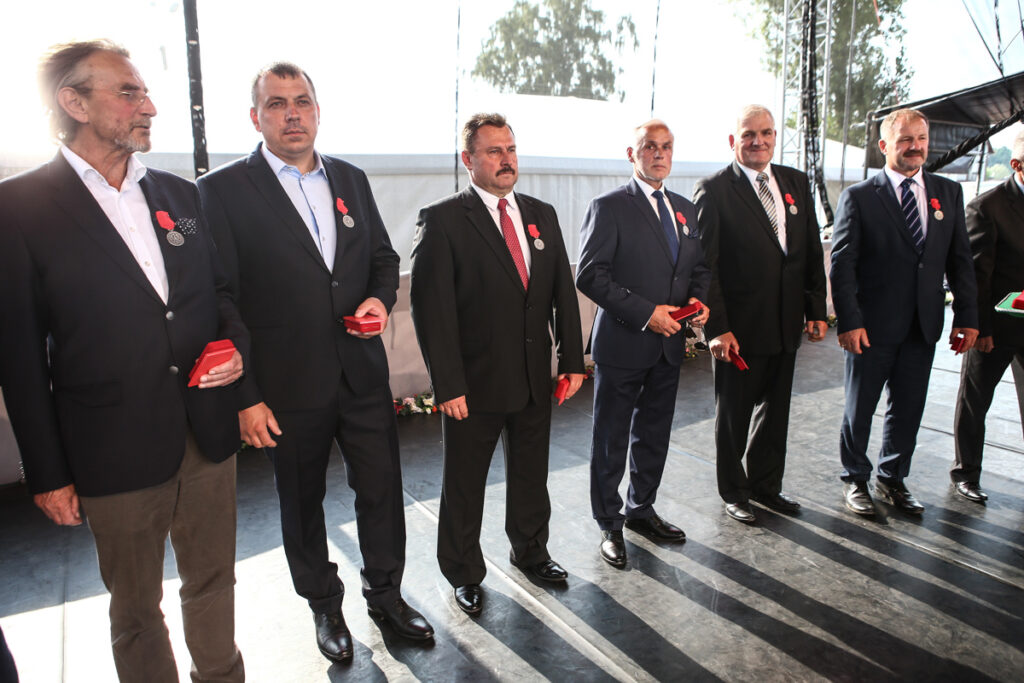 Osoby odznaczone na scenie