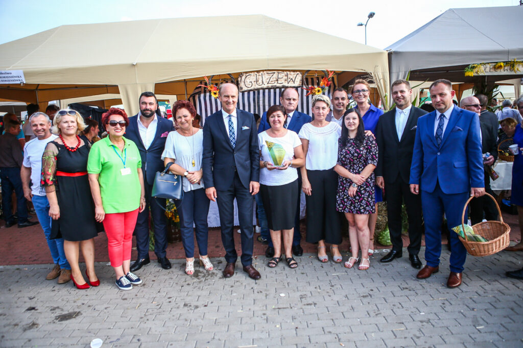 KGW Guzew wraz z nagrodą