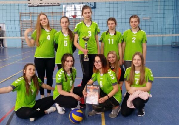 Zdjęcie drużynowe siatkarek