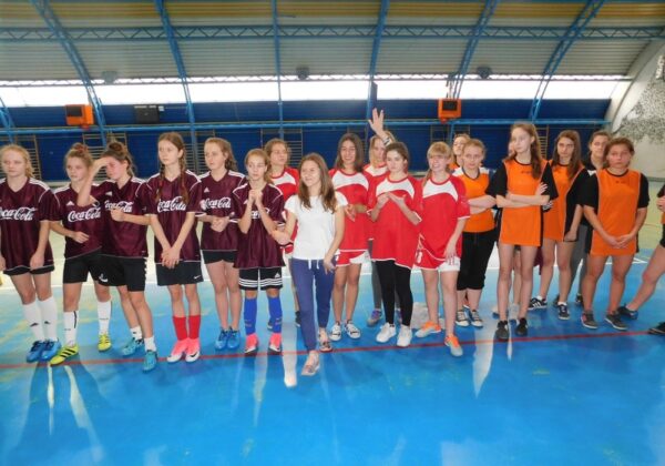 Uczennice biorące udział w finale