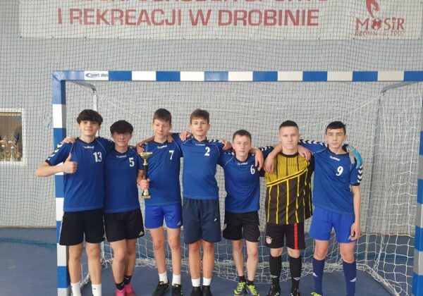 Zdjęcie pamiątkowe jednej z drużyn