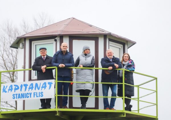 Uczestnicy spotkania na wieży obserwacyjnej