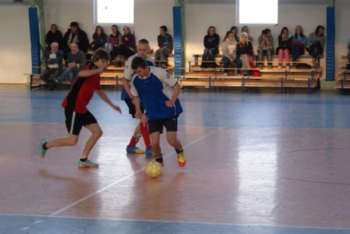 Mecz piłki nożnej halowej