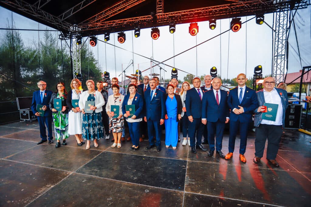 Uhonorowani medlaem "Zasłużony dla Powiatu Płockiego"