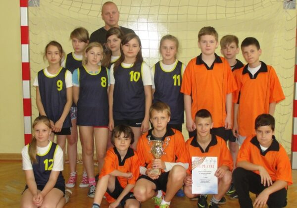 Zdjęcie grupowe uczestników zawodów