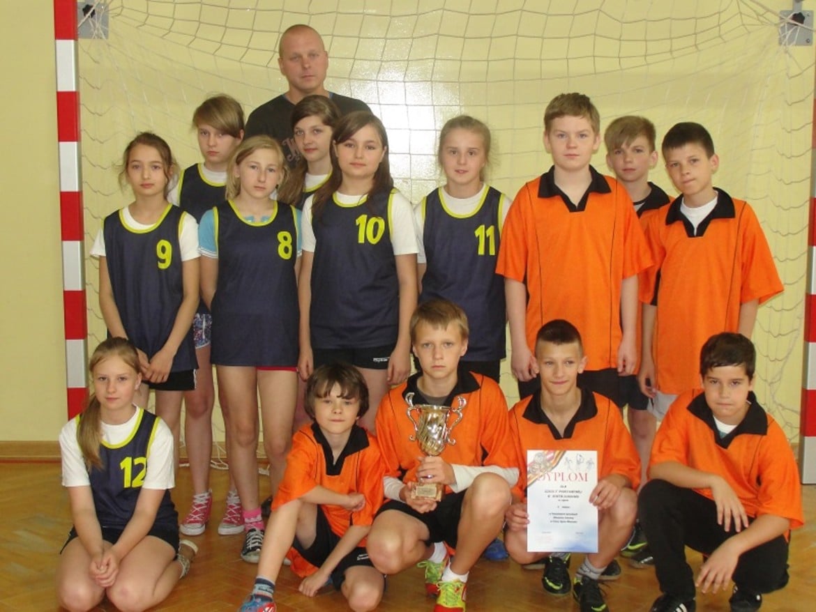 Zdjęcie grupowe uczestników zawodów