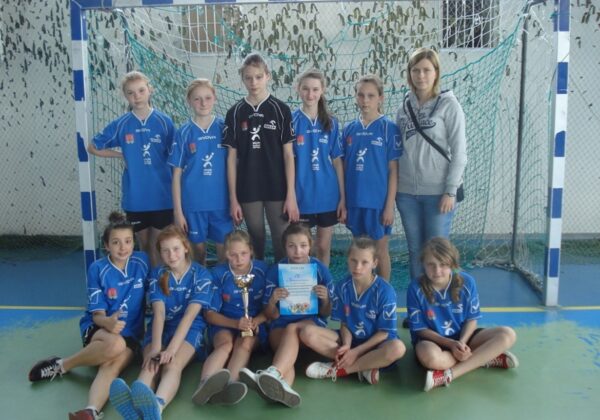 Zdjęcie jednej z drużyny dziewcząt