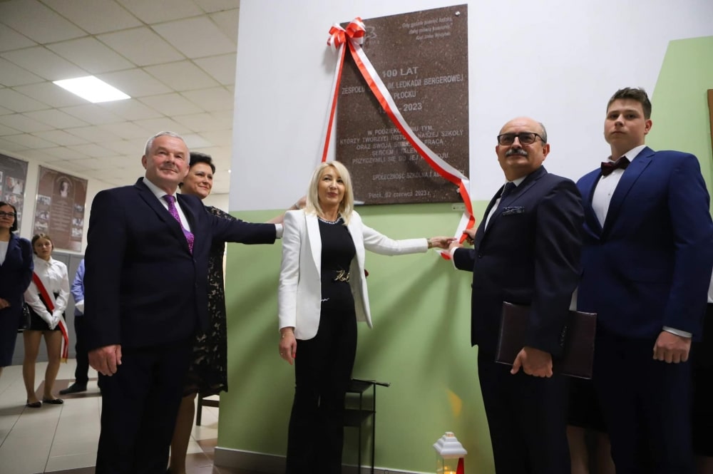 Uroczystość odsłonięcia tablicy z okazji 100-lecia Zespołu Szkół im. Leokadii Bergerowej w Płocku.