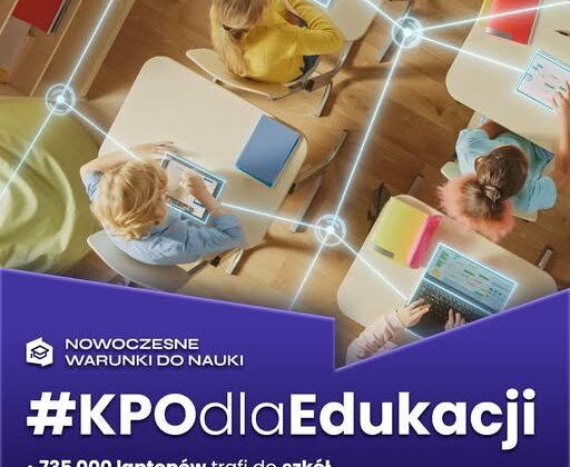 Na zdjęciu widać dzieci korzystające z nowoczesnych tabletów w klasie, symbolizujące wsparcie edukacji zdalnej w ramach Krajowego Planu Odbudowy.