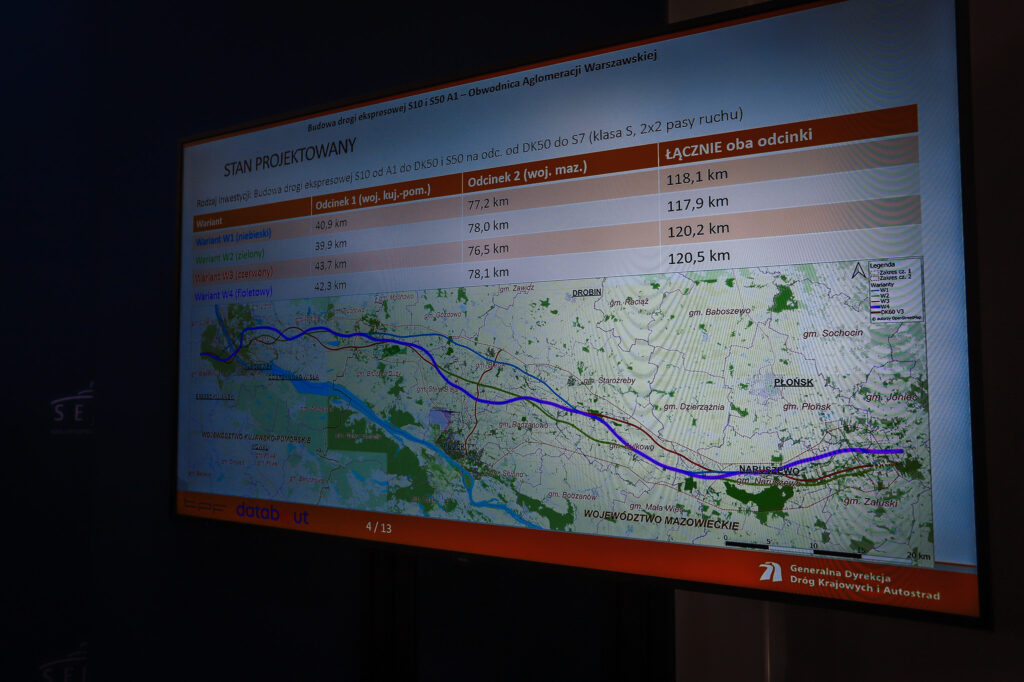 Prezentacja pokazuje planowaną trasę S10 przebiegającą w pobliżu Płocka, z mapą i tabelą wariantów przebiegu na slajdzie.