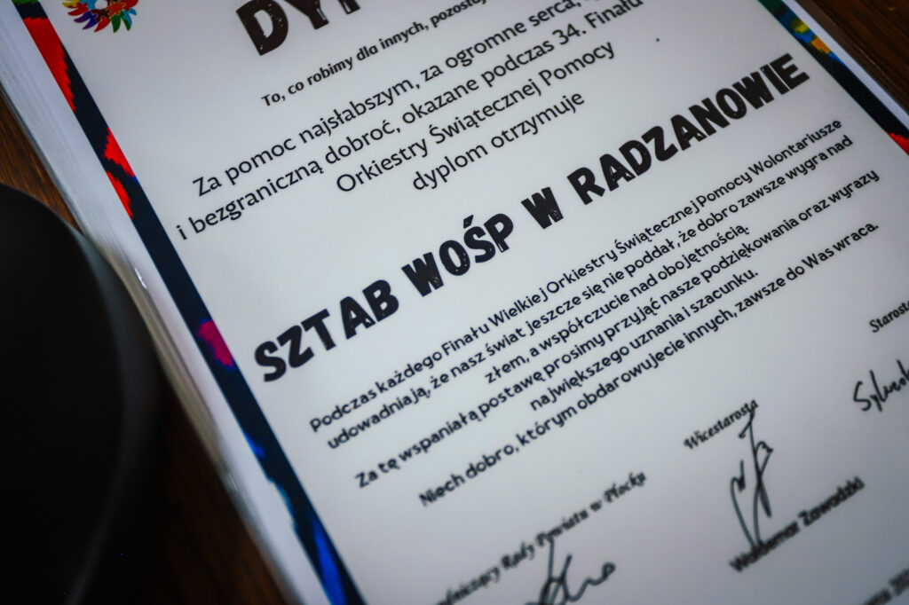 Dokument z uroczystego podsumowania Finału WOŚP w powiecie płockim, z wyraźnym nagłówkiem Sztab WOŚP w Radzanowie.