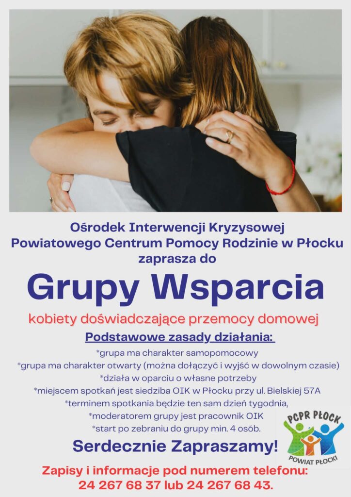 Dwie kobiety przytulają się na tle plakatu zapraszającego kobiety do grupy wsparcia dla ofiar przemocy domowej.
